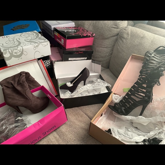 All heels accept 1 are a size 7-7.5. There is one pair that are an 8. - Picture 2 of 8